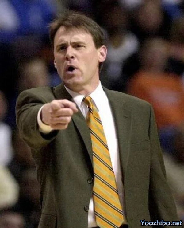 2001-02赛季NBA最佳教练里克-卡莱尔:战术大师与领导典范