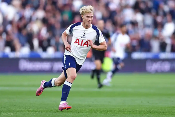 <a href=/zuqiulanmu/ouguan/ target=_blank class=infotextkey>欧冠</a>-热刺1-0比利亚雷亚尔，贝里瓦尔造乌龙黄潜门将离谱黄油手