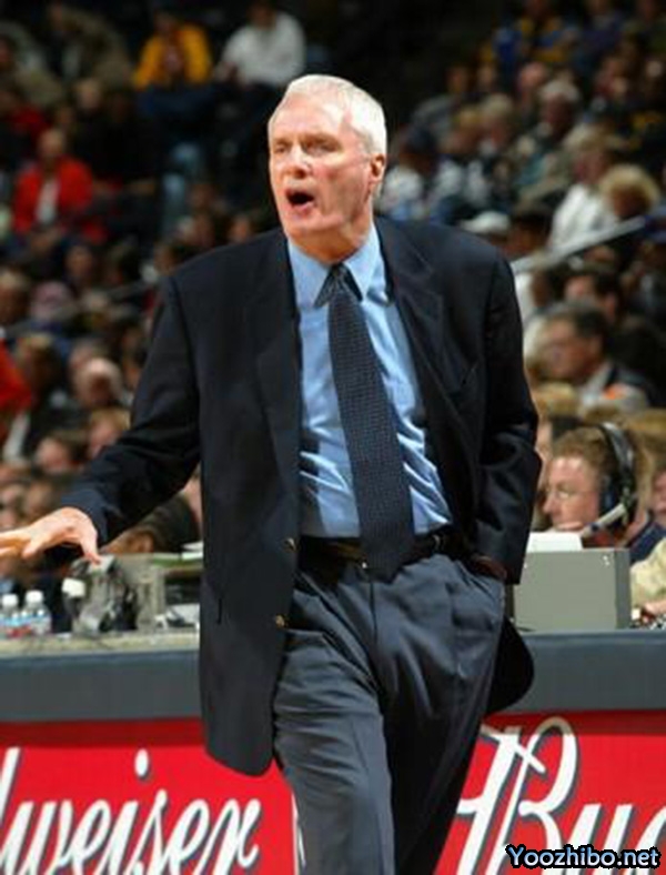 2003-04赛季最佳教练胡比-布朗:战术大师与篮球智者